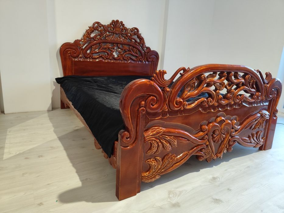 Спальне ліжко ручної роботи