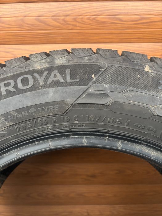 205/65/16C Uniroyal 2 opony zimowe 2021r