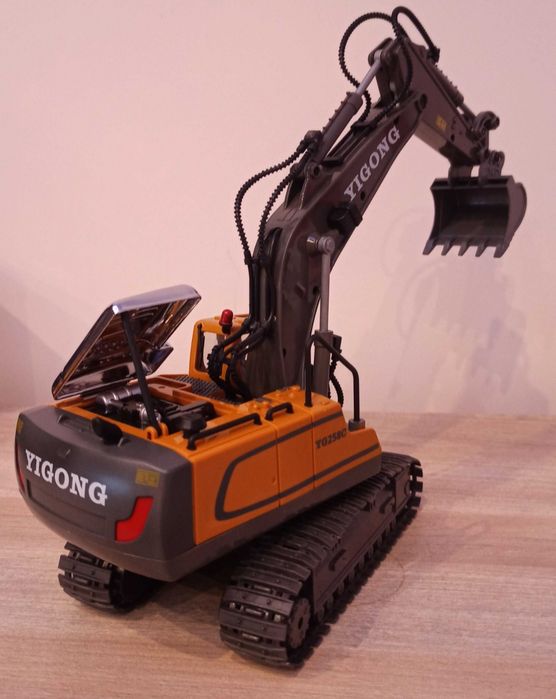 Koparka RC zdalnie sterowana gasienice 2.4G na pilota +6