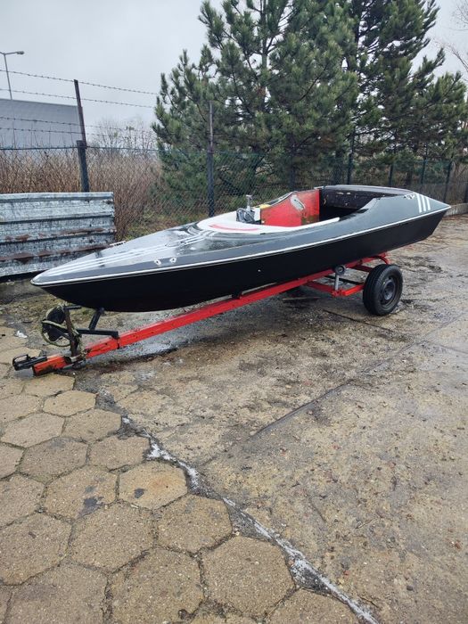 Motorówka z przyczepą