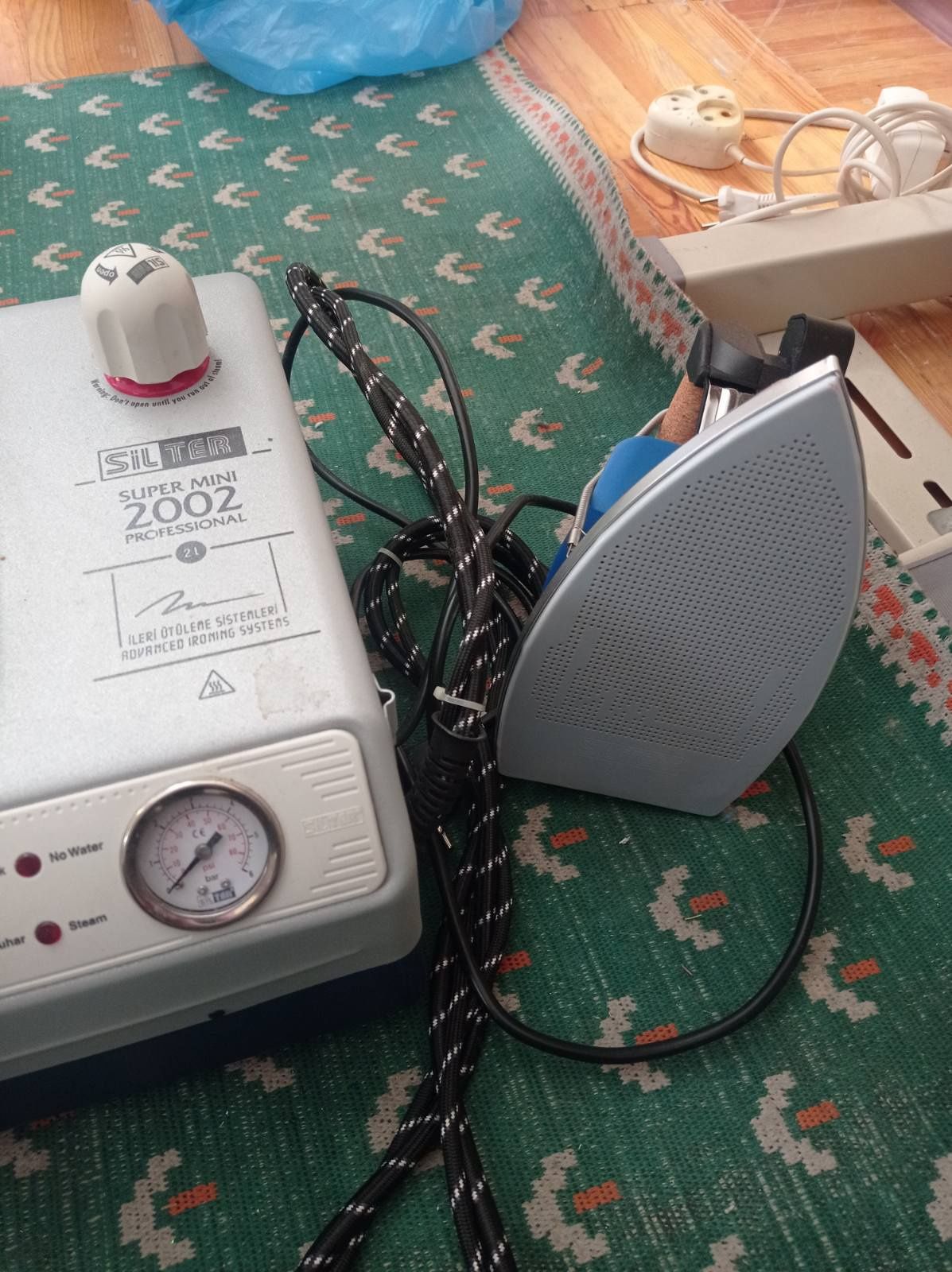 Парогенератор с утюгом SILTER SPR/MN 2002 2л