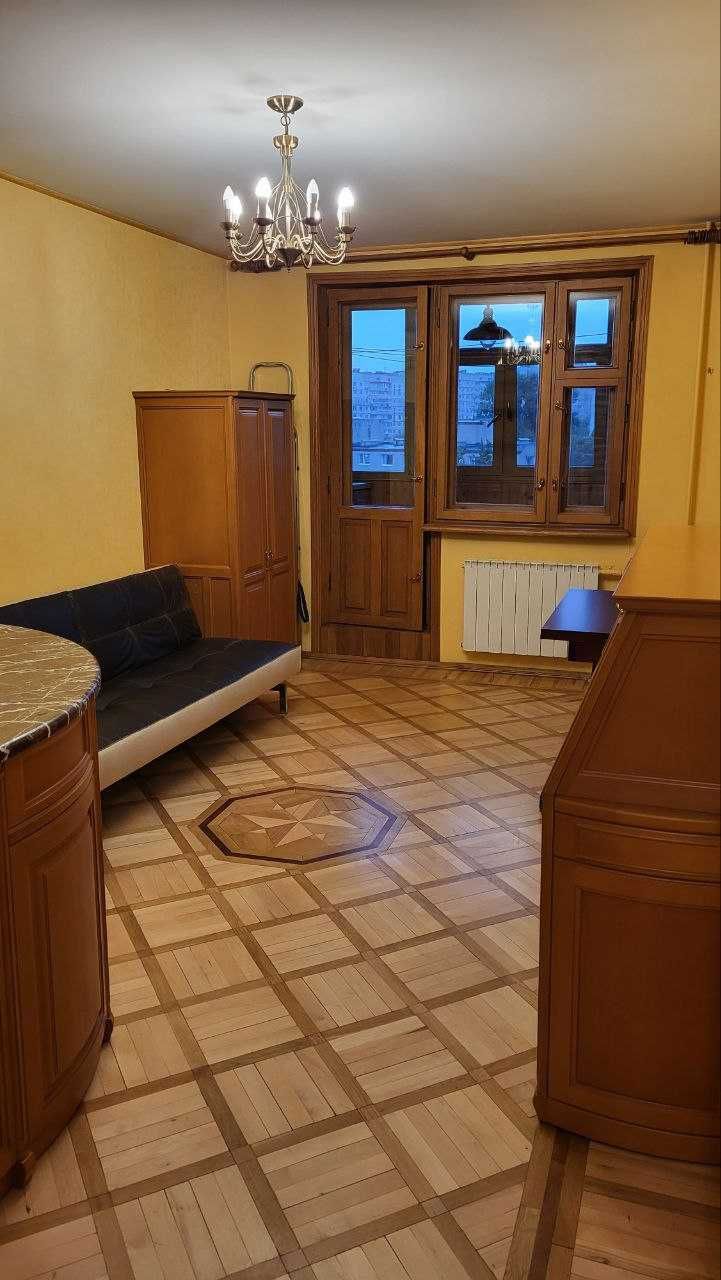 3 к. квартира с ремонтом и мебелью, м. Холодная гора