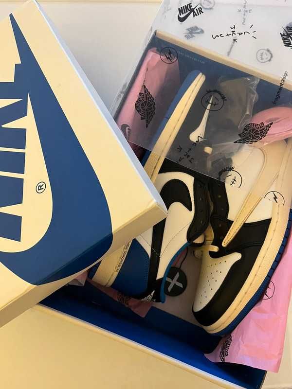 Jordan 1 Retro Low OG SP Fragment x Travis Scott40