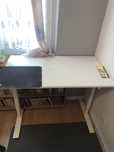 biurko regulowane Ikea trotten