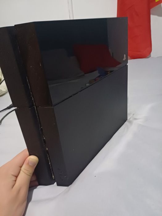 Playstation 4 com comando e 6 jogos