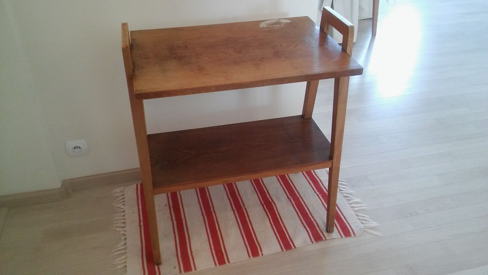 klasyczne wzornictwo etażerka, półka stojąca mebel vintage design