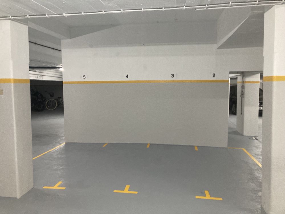 Aluga-se Garagem Santo Antonio Caparica Motas