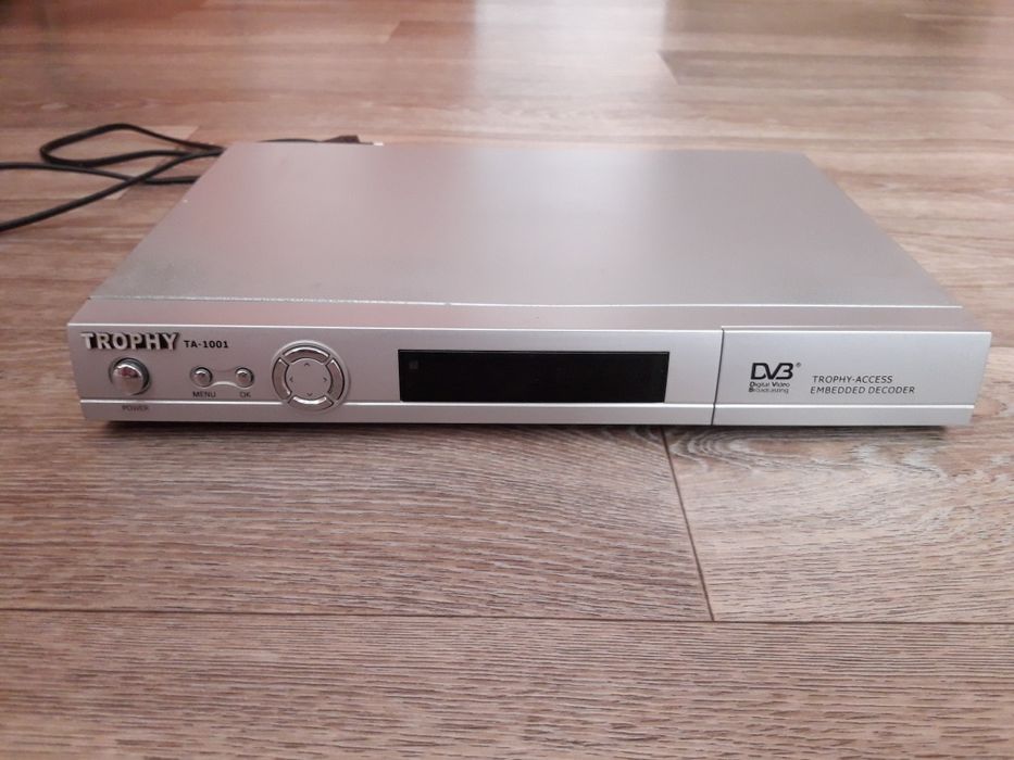 Продам тюнер Trophy TA1001