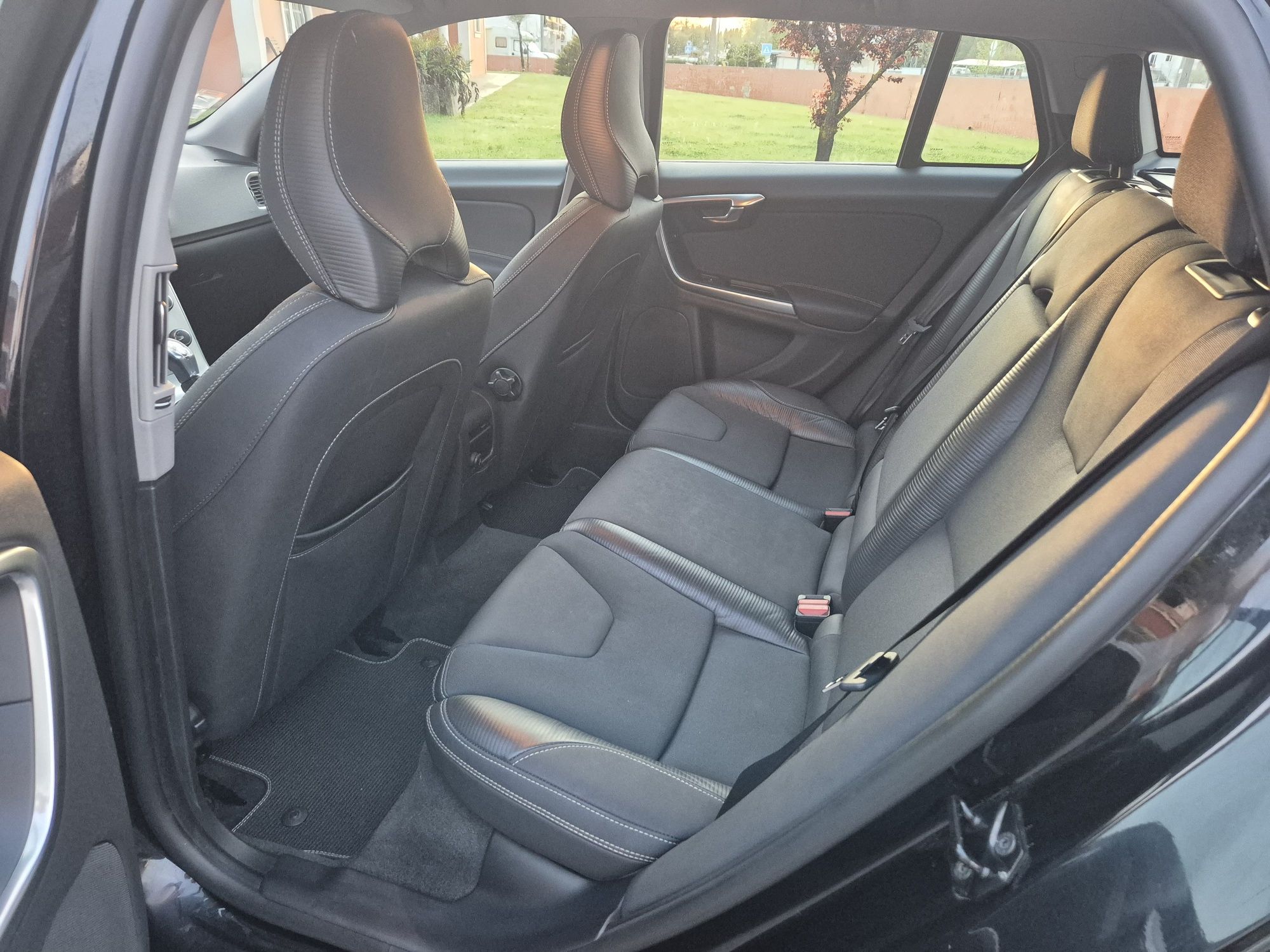 Volvo V60 1.6D R Design Automática