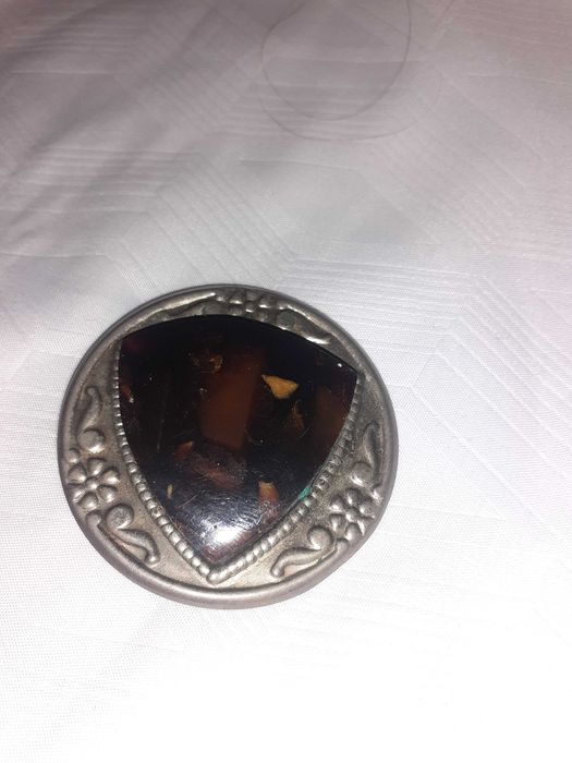 Большаяя винтажнаяя брошь с янтарем. СССР.