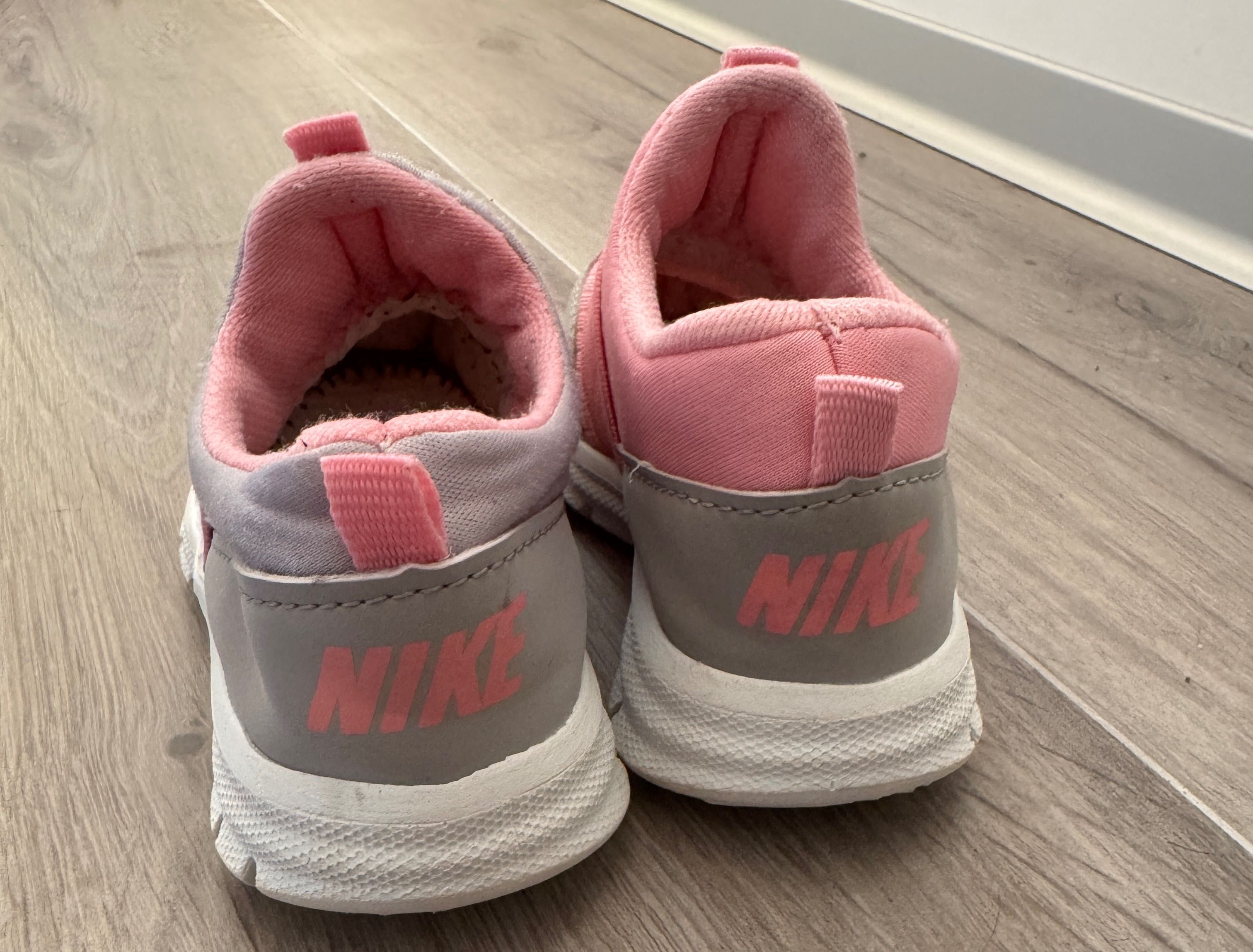 Кросівки Nike 24 p на дівчинку 14,5 устілка
