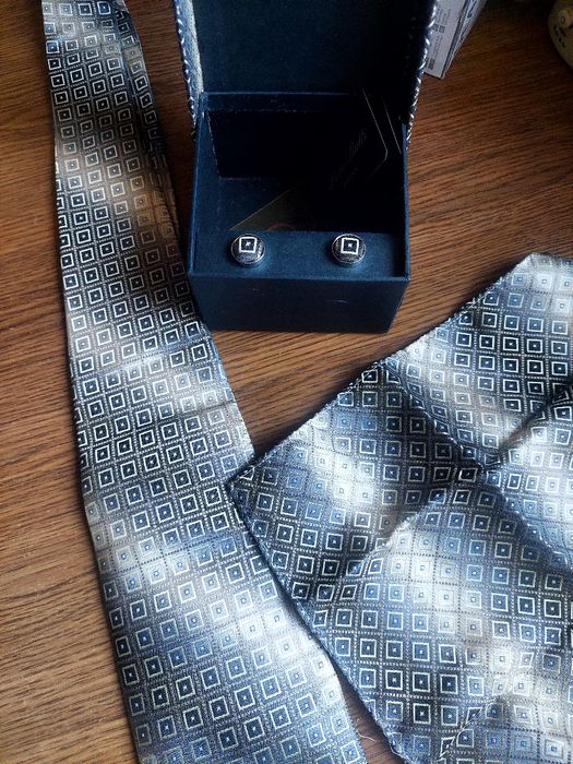 Подарочный набор: галстук, запонки и платок фирмы Piero Butti