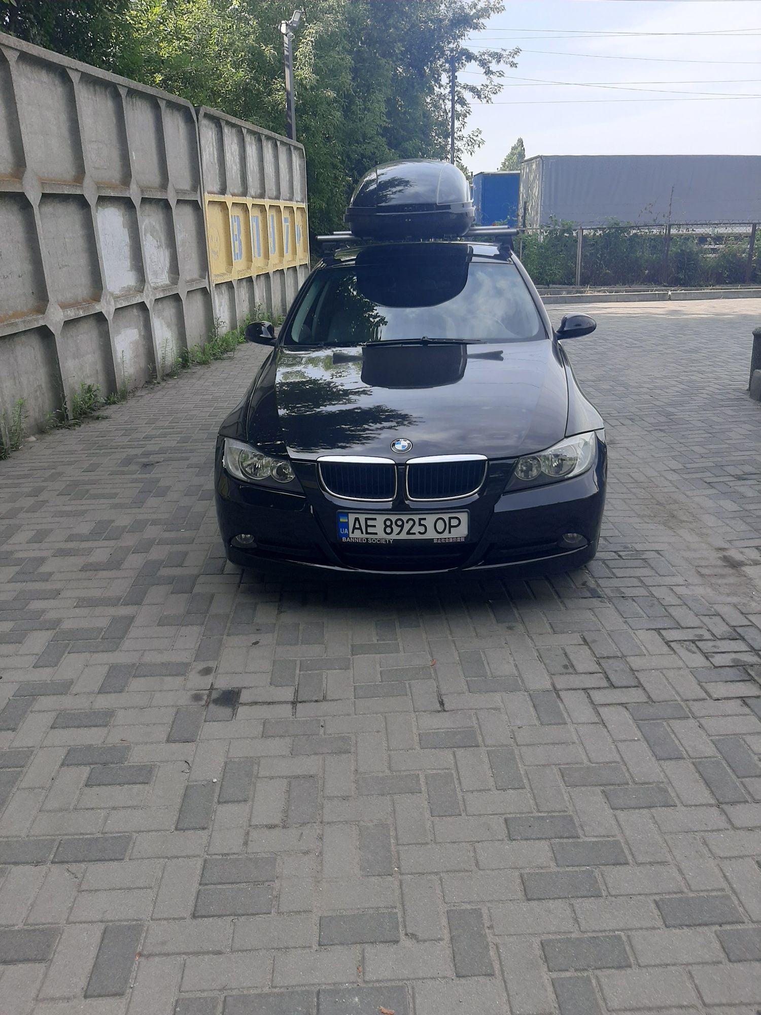 Продаю машину бмв 320д