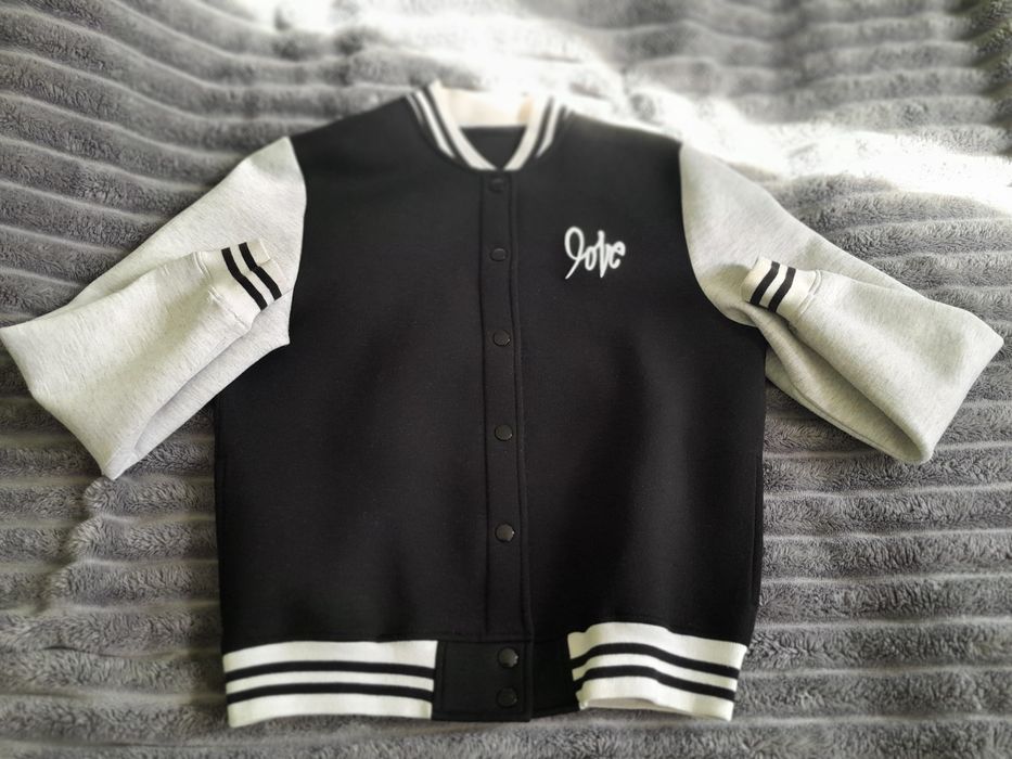 Продам бомбер, кофта з плотної тканини