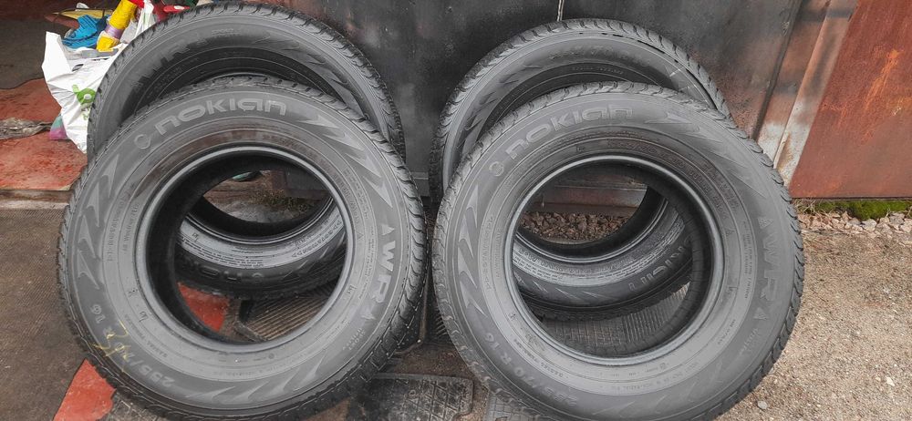 Продам шини Nokian WR 255/70 R16 зима