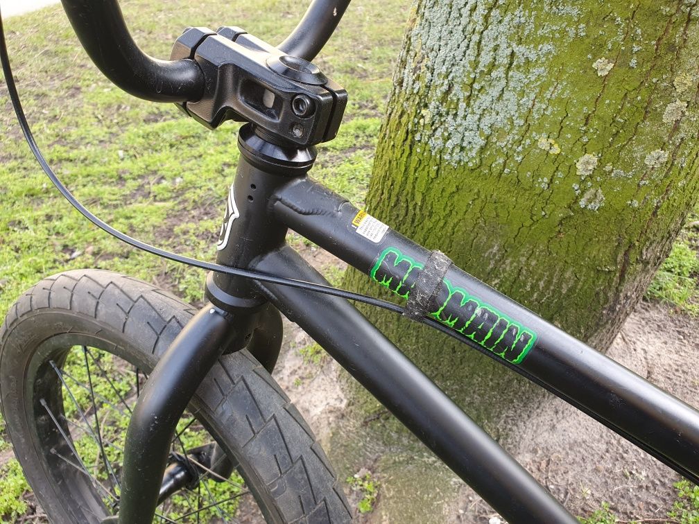 Rower wyczynowy Mafiabikes typu BMX seria Madmain plus pegi