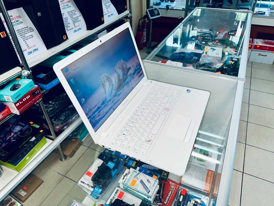Laptop SAMSUNG 370R 15,6" biały 2117U 8GB 256GB Win 11