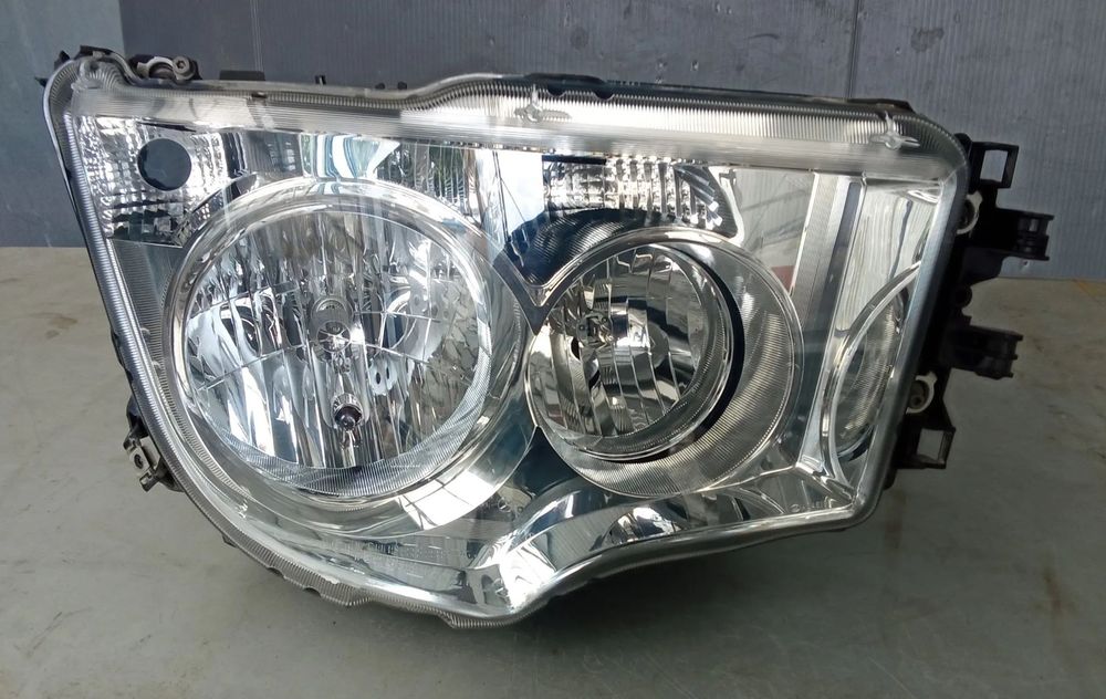Lampa prawy przód Mercedes actros MP4 A9608202539