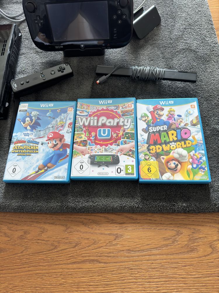 Wii U com comando e jogos