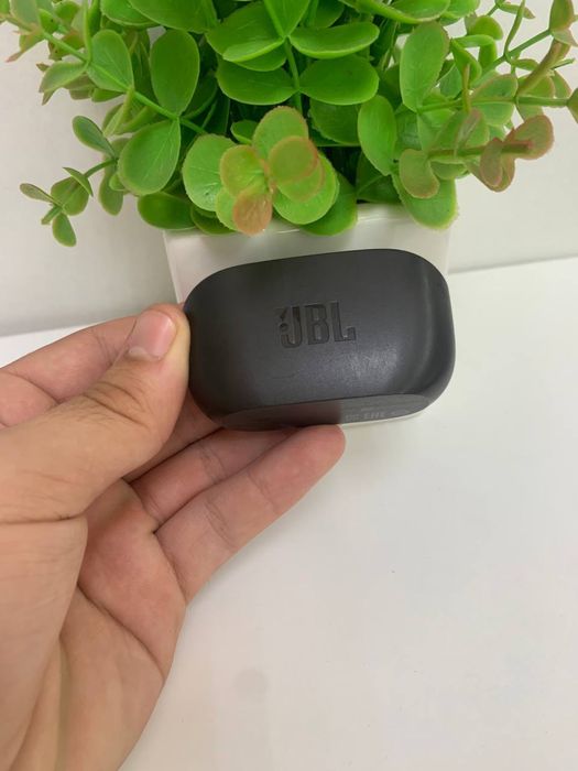 Б/У Зарядний кейс для навушників JBL Wave 100TWS