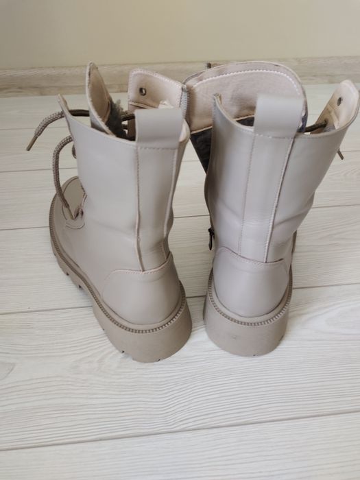 Зимові жіночі чоботи