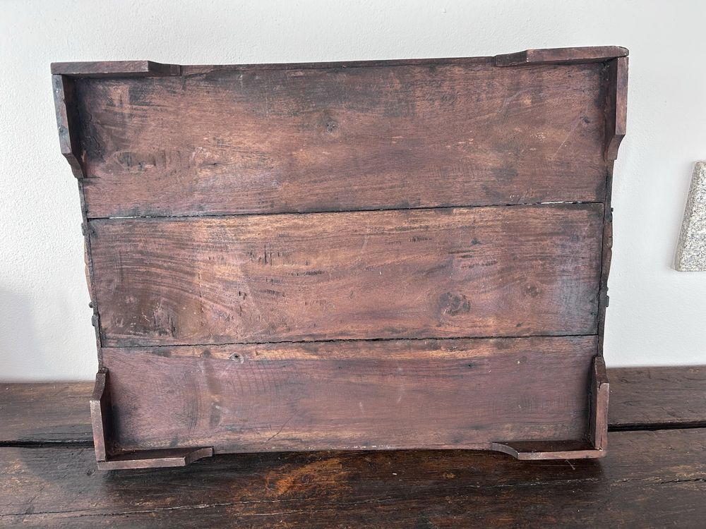 Tabuleiro  antigo/ ou mesa de apoio em madeira rustico