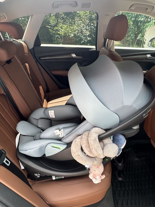 Cybex Cloud G + кріплення ISOFIX