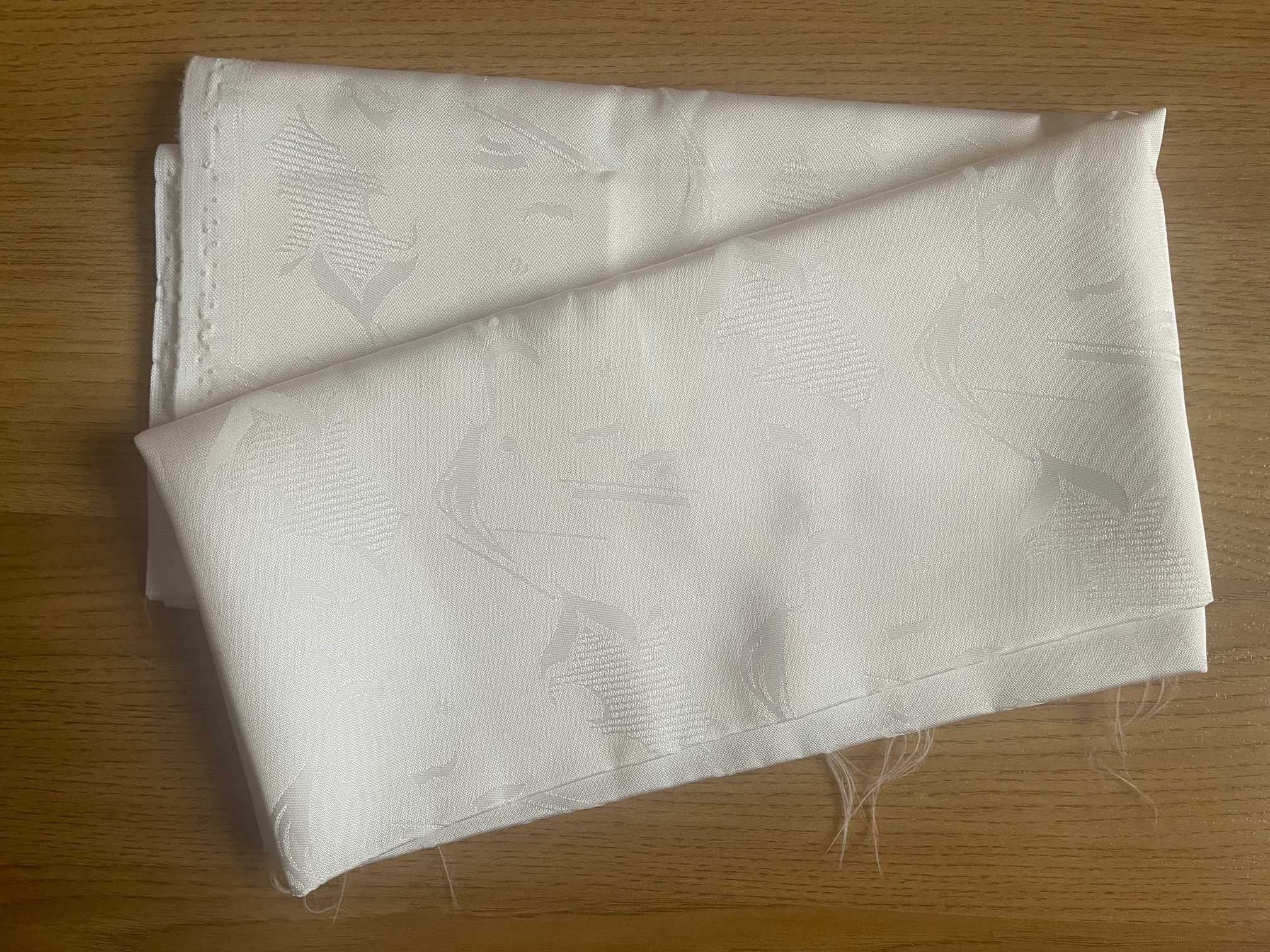Ткань шёлк бело-молочного цвета + Подарок