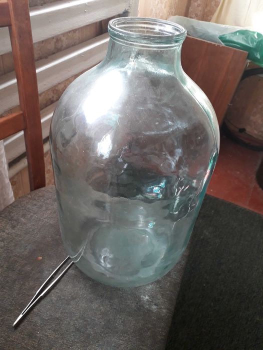 Банки 10 литровые,3литрлвые то