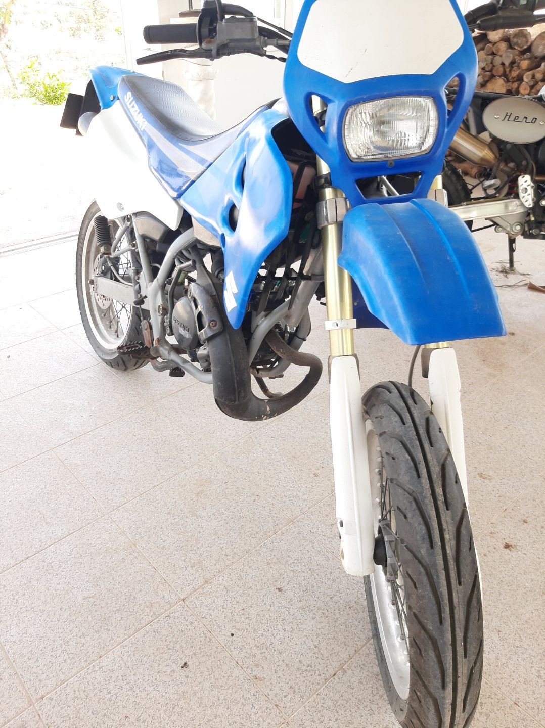 Vendo moto Suzuki rmx 50cc/ gasolina a 2 tempos