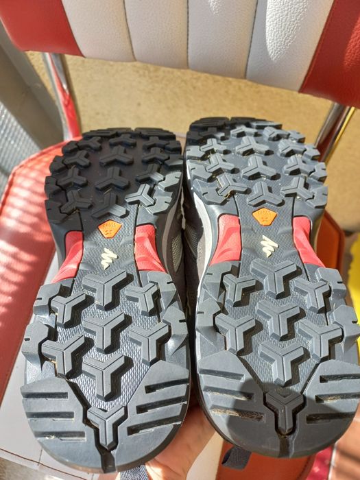 Трекінгові кросівки Queshua р.39