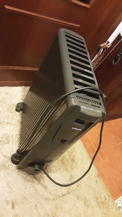 Aquecedor óleo Ufesa RA6684 com 2400watts potência