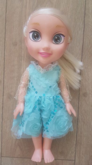 Lalka śpiewająca włosy swiecace