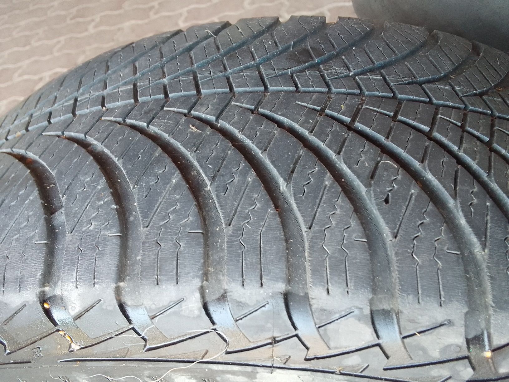 Opona wielosezonowa 195/60r15 GOODYEAR