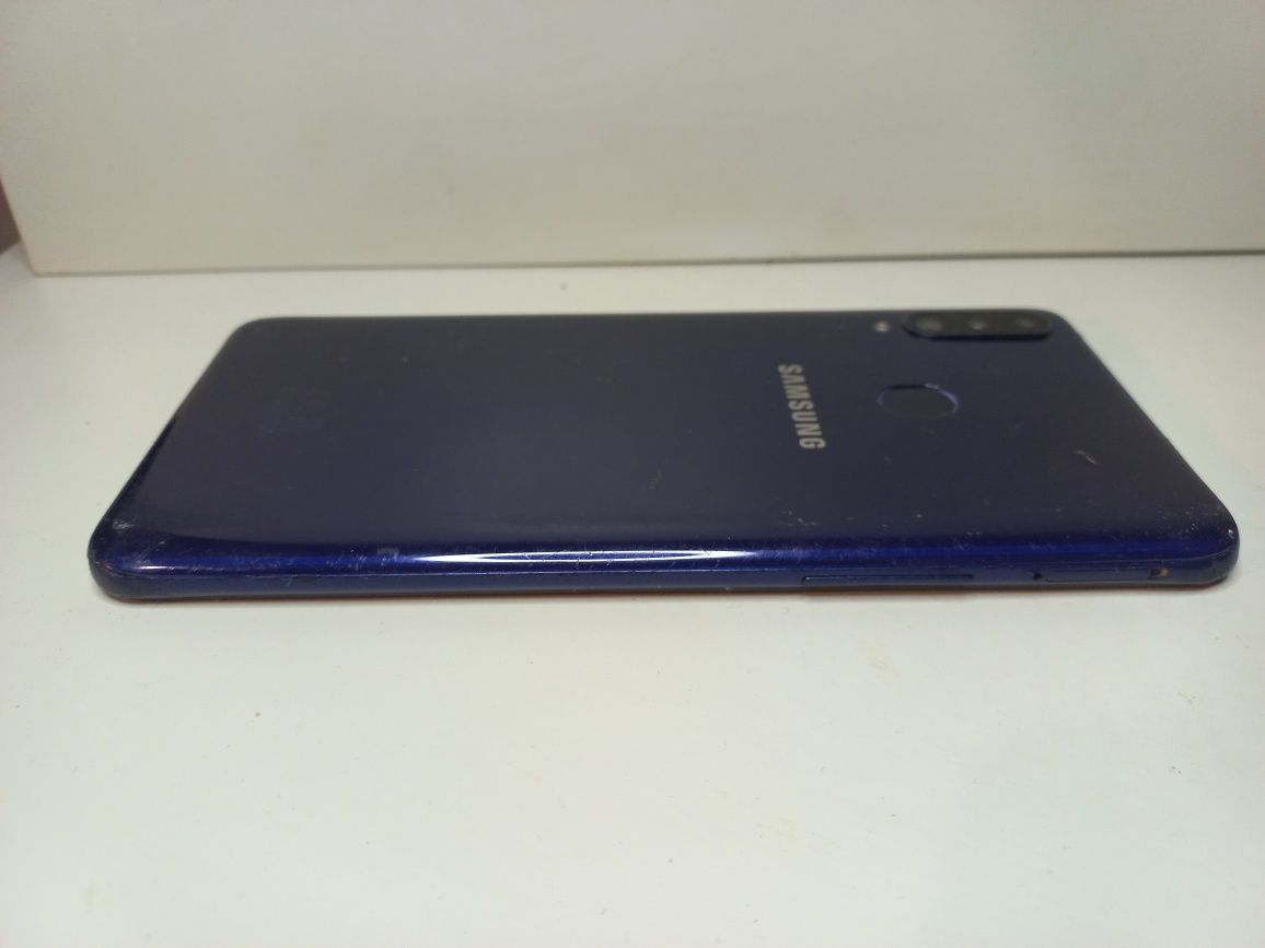 Смартфон Samsung A20 s ( 8-ядер) . Чехолы в подарок!