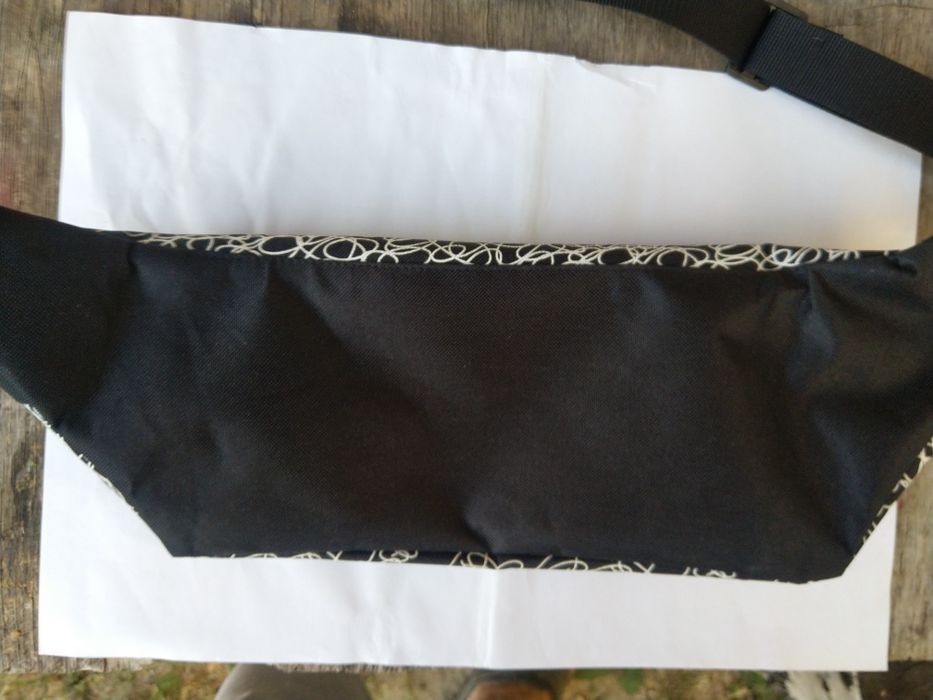 Сумка - бананка из водоотталкивающей ткани.