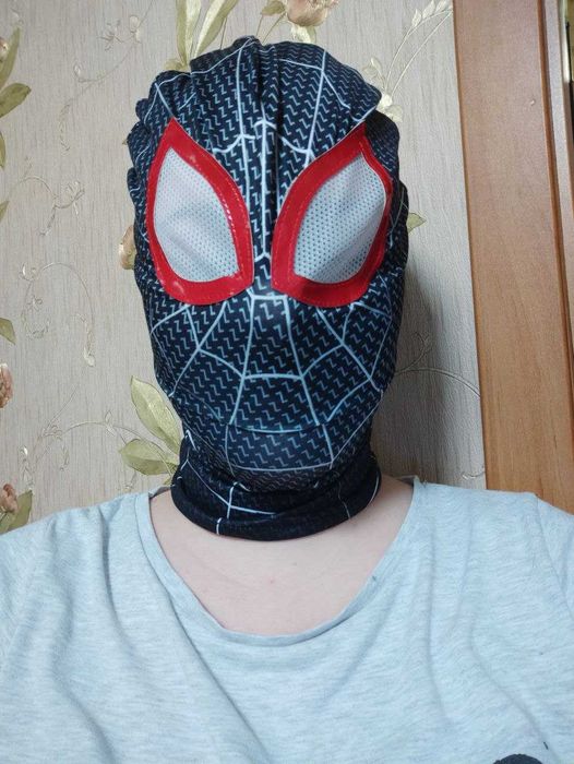 Карнавальная маска человека паукам из ткани майлз моралес