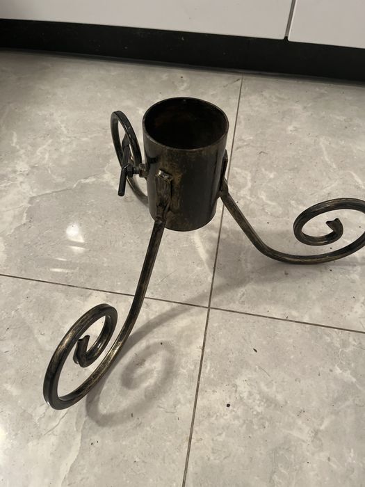 metalowy stojak pod choinkę