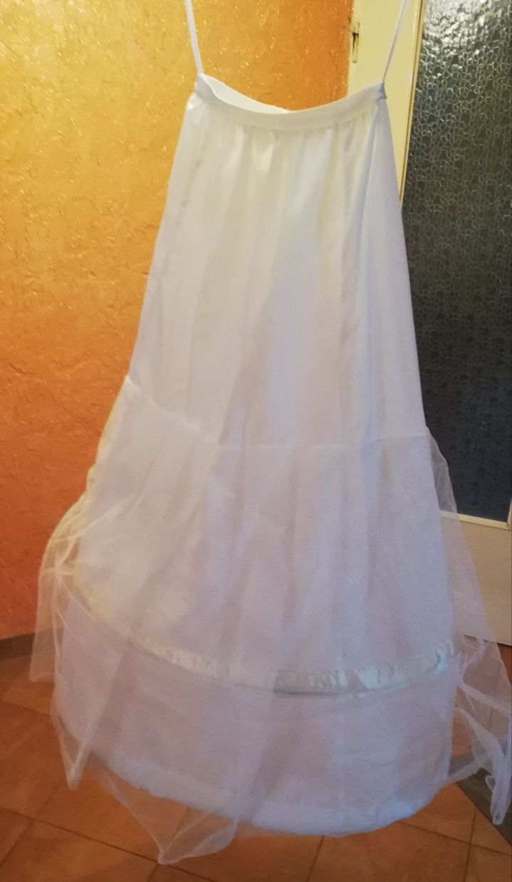 Suknia ślubna dla niskiej osoby