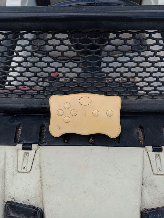 Дитячий автомобіль на пульті