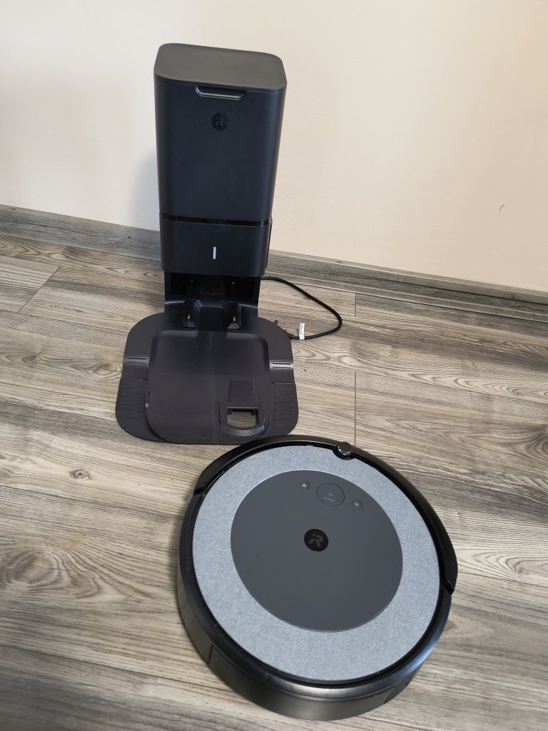 IRobot roomba i5 plus z stacja czyszcząca i ładowania