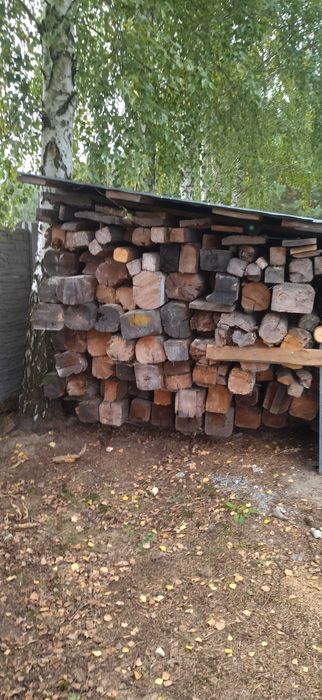 Bale z rozbiórki domu