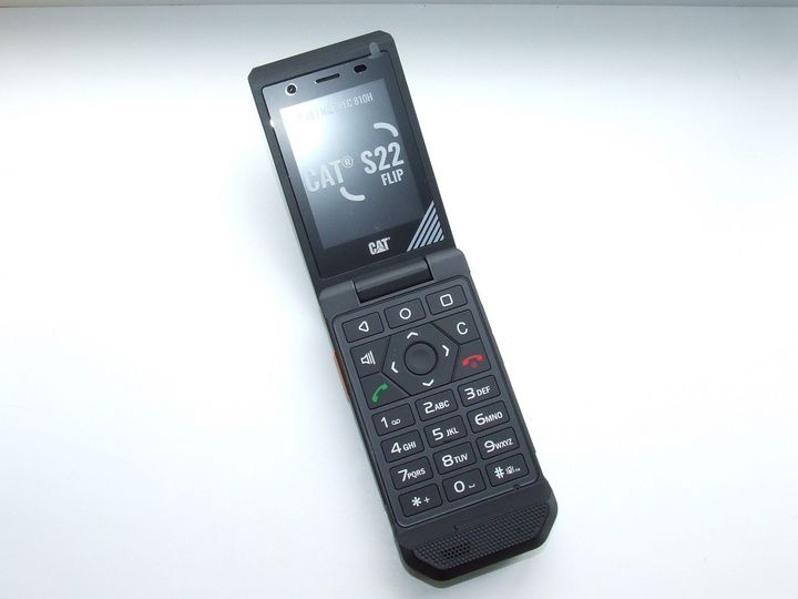 Захищений телефон на android Caterpillar CAT S22 Flip Black