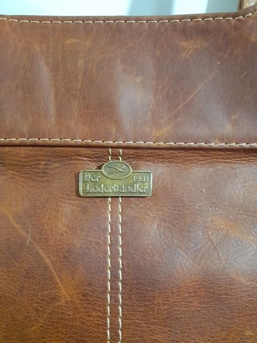 Жіноча шкіряна сумка хобо тоут Der Lederhandler Німеччина