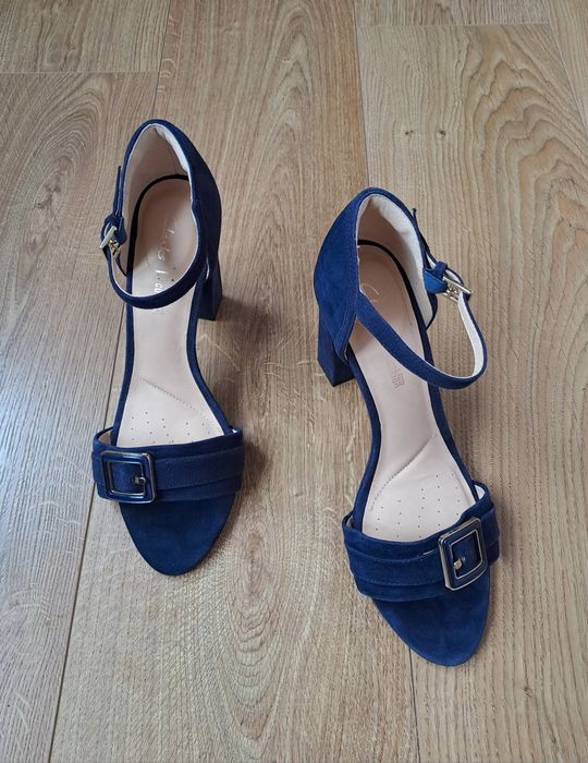 Сині замшеві жіночі босоніжки на каблуці