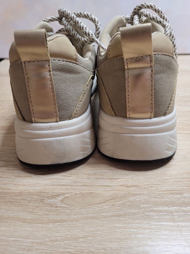 Жіночі кросівки німецького бренду Graceland