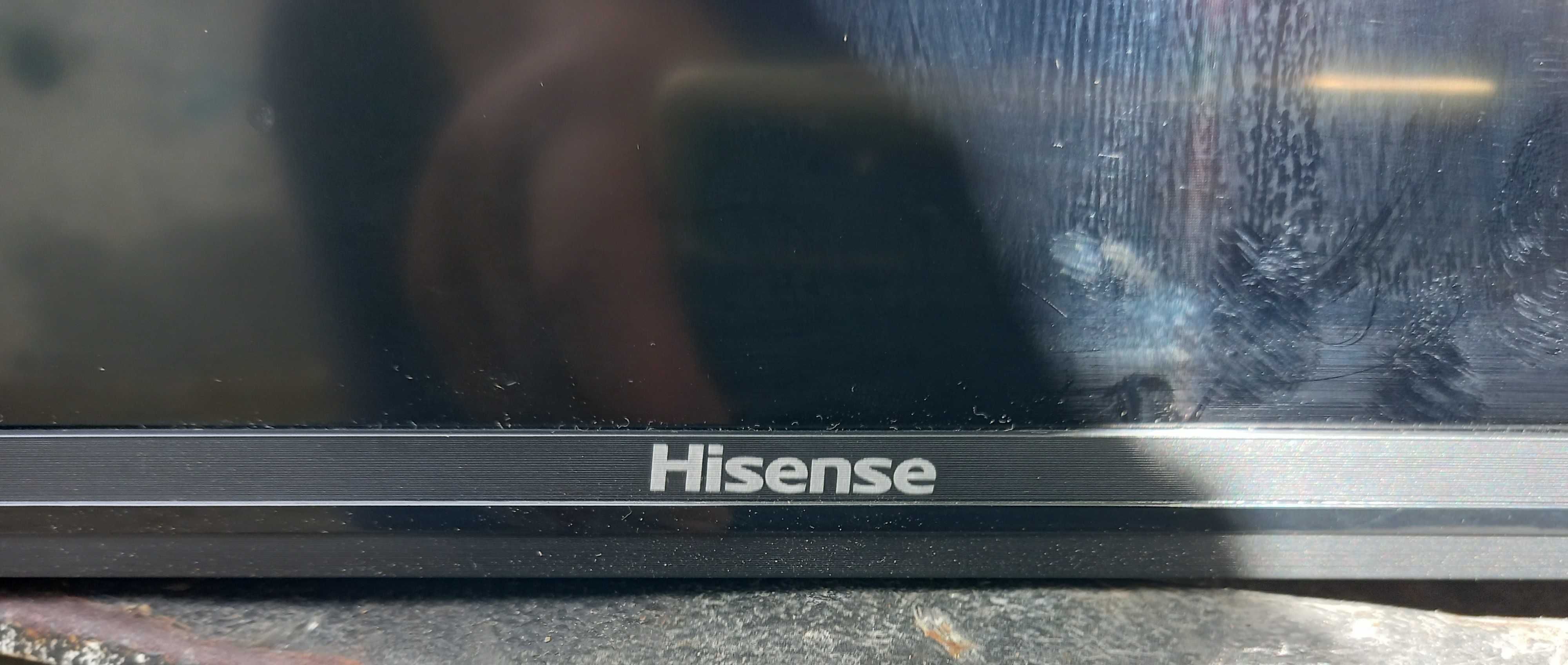 Ecrã de televisor Hisense com 96x54 cm.