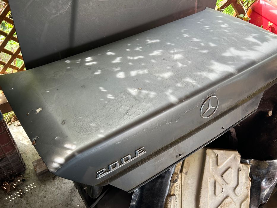 Klapa maska tył mercedes w124
