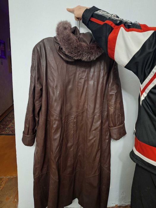 Женское кожаное пальто. Камуфляжная куртка. Халаты мужские спецовочные