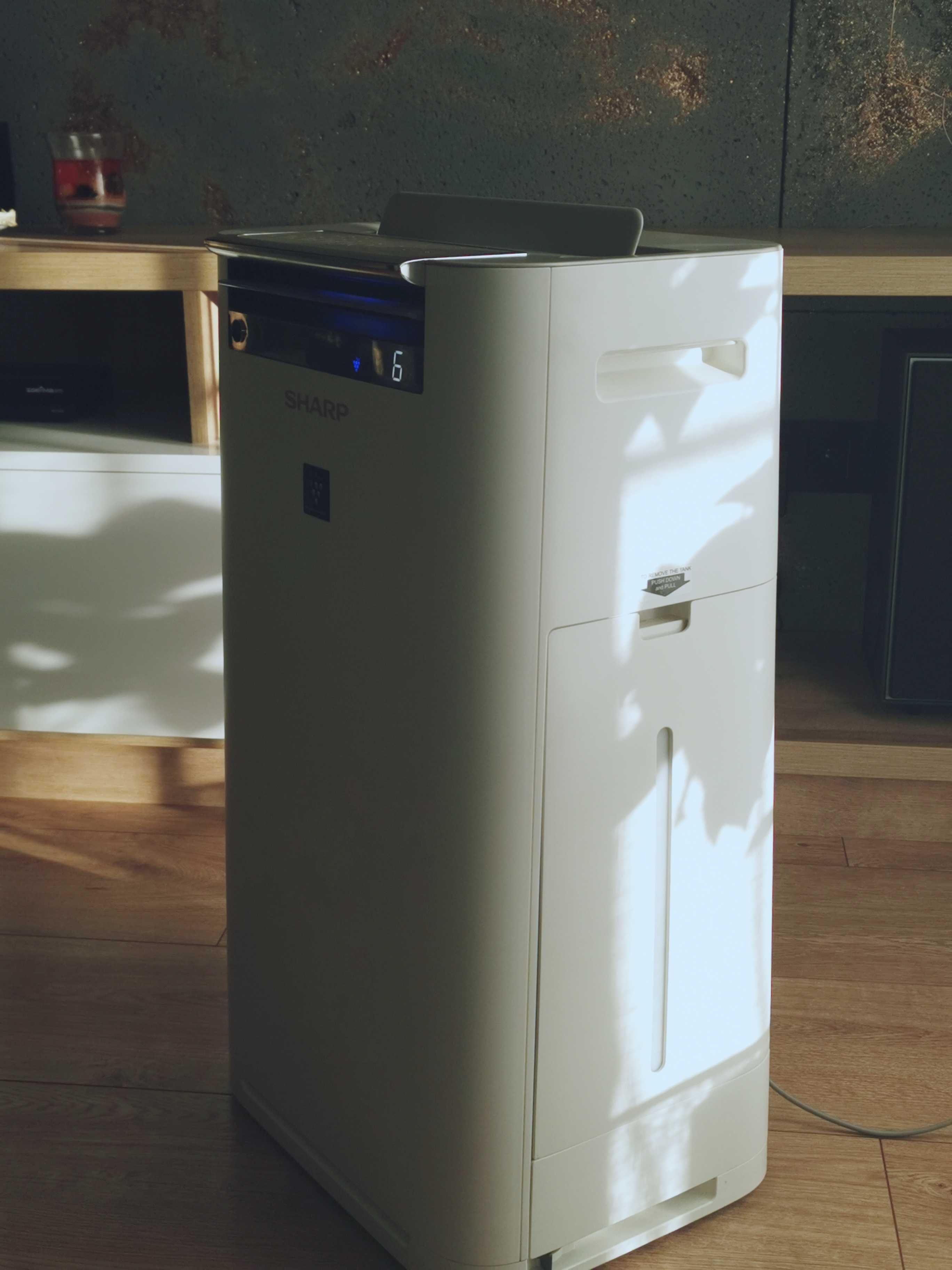 SHARP  KC-G60EUW oczyszczacz powietrza z nawilżaczem.